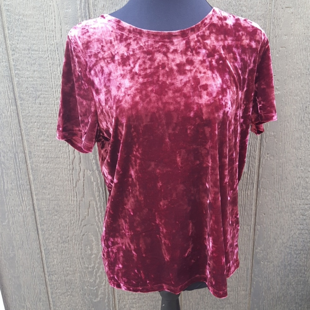 14th & Union Red velvet Tee sz Med. NWT